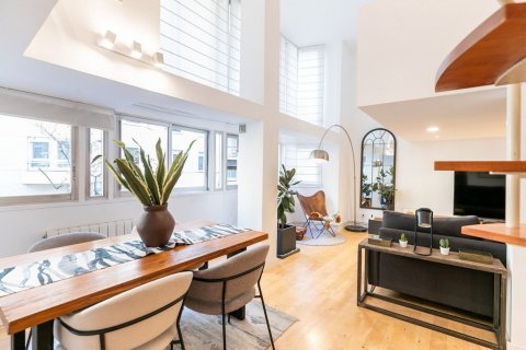 Продажа дуплекса Барселона, Испания 2 спальни, 85м2 №132834 - фото 1