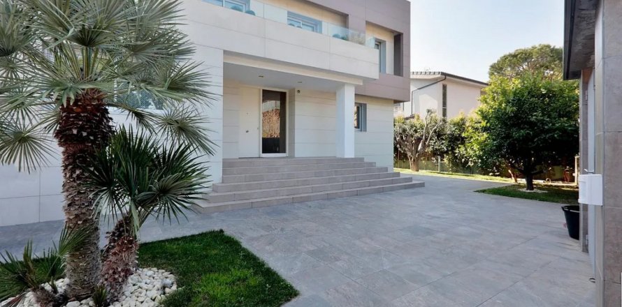 Вилла Кастельдефельс, Барселона, Испания 4 спальни, 500м2 №132833