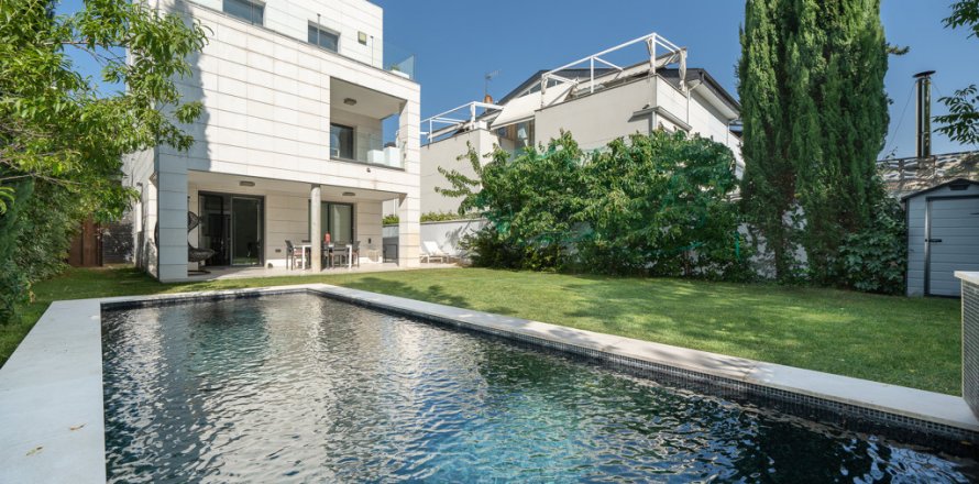 Вилла в Мадрид, Испания 6 спален, 458м2 №122368