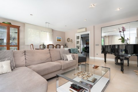 Продажа виллы в Мадрид, Испания 6 спален, 458м2 №122368 - фото 25
