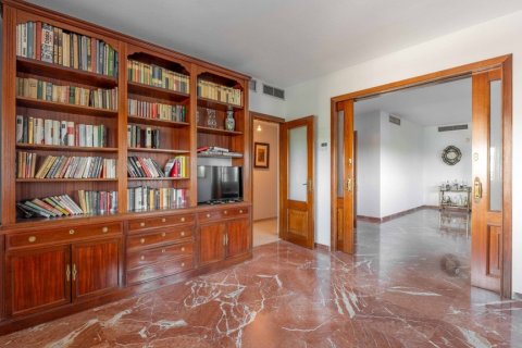 Продажа квартиры в Севилья, Испания 5 спален, 346.23м2 №122234 - фото 9
