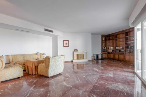 Продажа квартиры в Севилья, Испания 5 спален, 346.23м2 №122234 - фото 3
