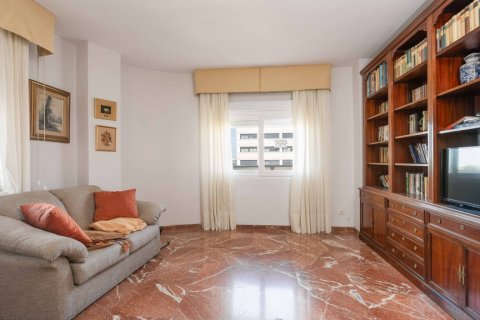 Продажа квартиры в Севилья, Испания 5 спален, 346.23м2 №122234 - фото 7