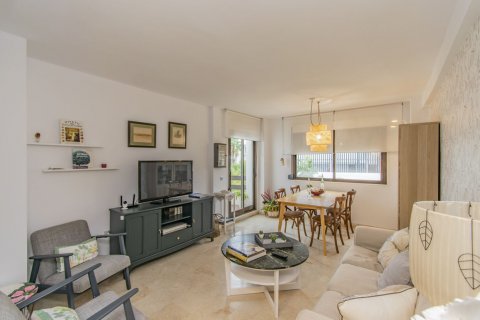 Huoneisto myytävänä Estepona, Malaga, Espanja, 2 makuuhuonetta, 89 m2 No. 127440 - kuva 3