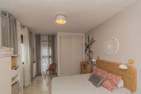 Huoneisto myytävänä Estepona, Malaga, Espanja, 2 makuuhuonetta, 89 m2 No. 127440 - kuva 7