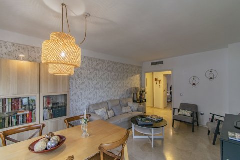 Huoneisto myytävänä Estepona, Malaga, Espanja, 2 makuuhuonetta, 89 m2 No. 127440 - kuva 5