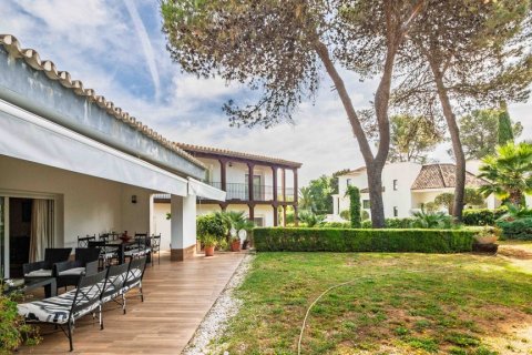Villa for sale Castilleja de la Cuesta, Seville, Spain 5 bedrooms, 451 sq.m. No. 121569 - photo 1