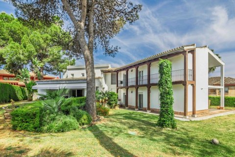 Villa for sale Castilleja de la Cuesta, Seville, Spain 5 bedrooms, 451 sq.m. No. 121569 - photo 3
