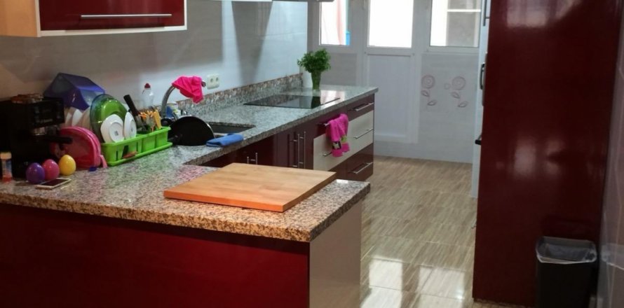 Apartment Torrevieja, Alicante, Spain 4 bedrooms, 100 sq.m. No. 124875