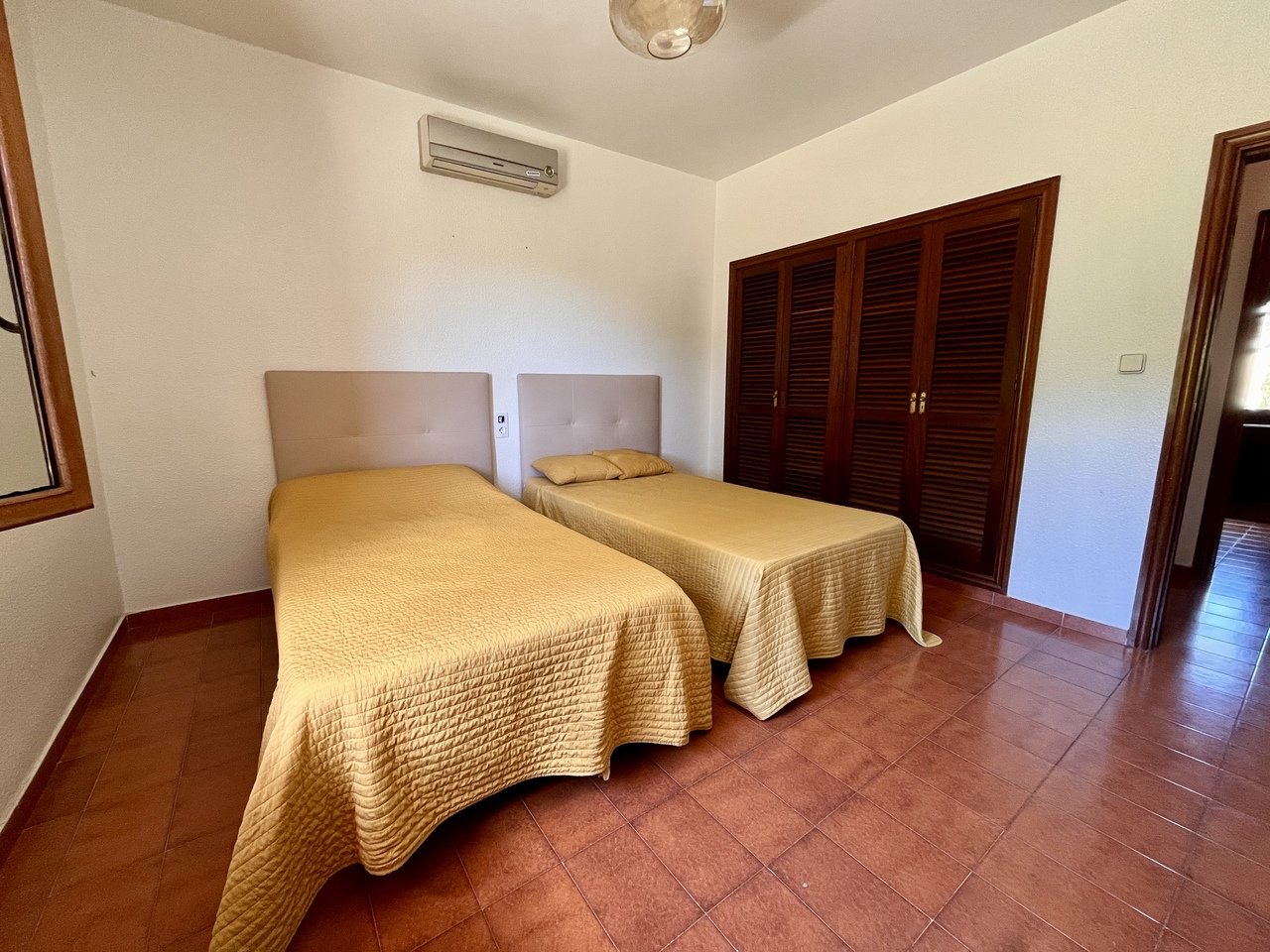 Villa i La Nucia, Alicante, Spanien 4 sovrum, 600 kvm. Nr. 124957