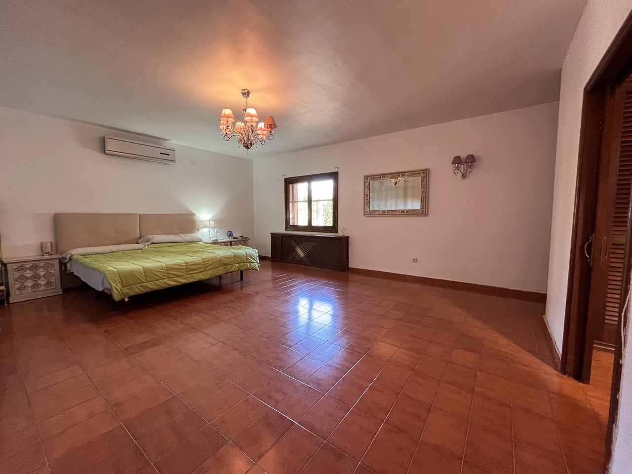 Villa i La Nucia, Alicante, Spanien 4 sovrum, 600 kvm. Nr. 124957