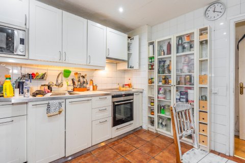 Продажа квартиры в Мадрид, Испания 4 спальни, 114м2 №122117 - фото 13