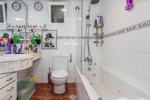 Продажа квартиры в Мадрид, Испания 4 спальни, 114м2 №122117 - фото 22