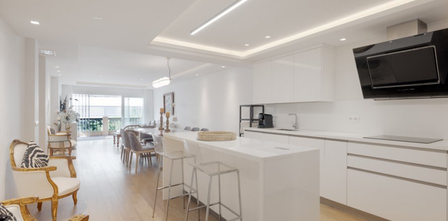 Apartment Marbella, Malaga, Spain 4 bedrooms, 189.04 sq.m. No. 122115