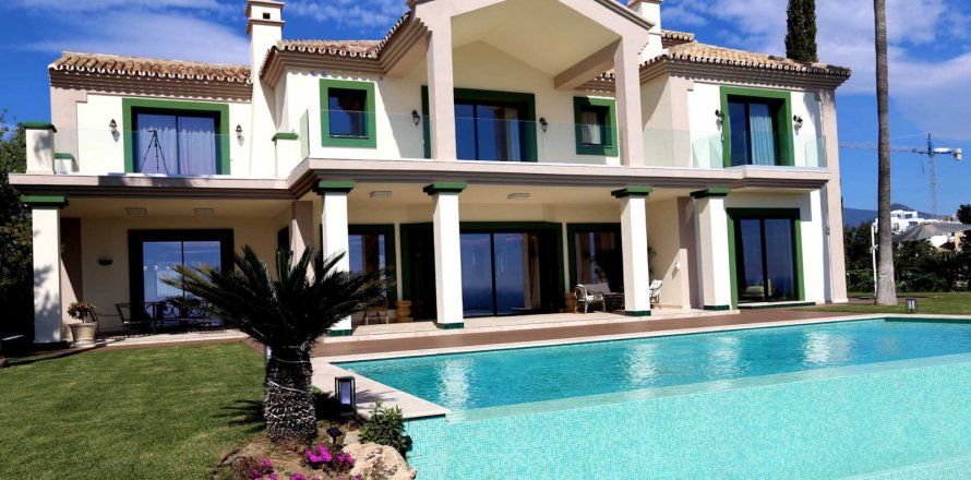 House Estepona, Malaga, Spain 5 bedrooms, 750 sq.m. No. 127499