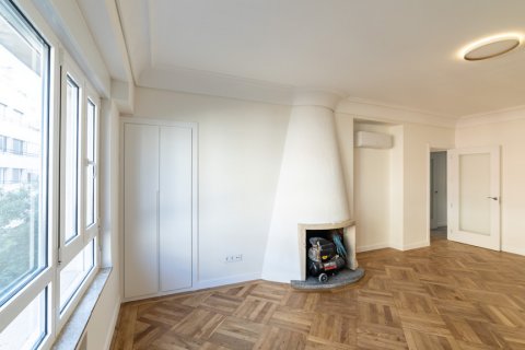 Apartment for rent Madrid, Spain 4 bedrooms, 150 sq.m. No. 124655 - photo 3