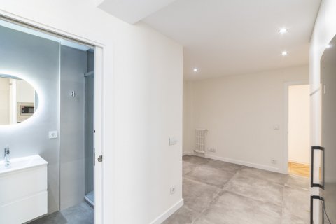 Apartment for rent Madrid, Spain 4 bedrooms, 150 sq.m. No. 124655 - photo 11