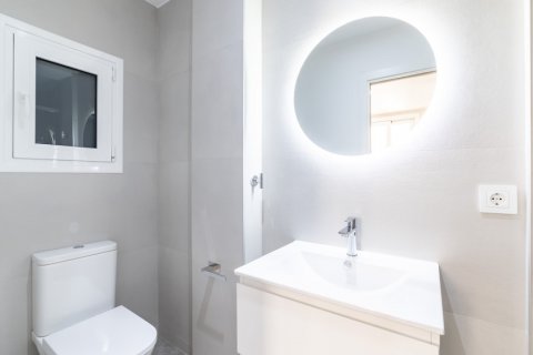 Apartment for rent Madrid, Spain 4 bedrooms, 150 sq.m. No. 124655 - photo 13