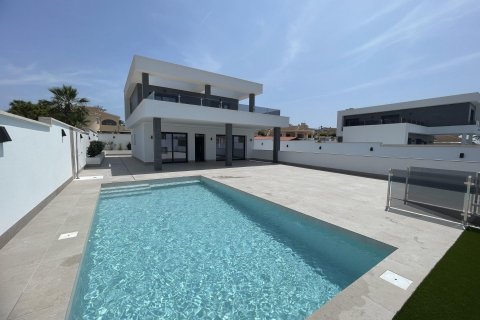 Villa till salu Ciudad Quesada, Alicante, Spanien 3 sovrum, 282 kvm. Nr. 131402 - foto 1