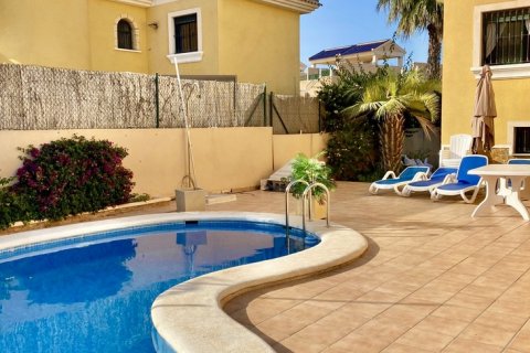 Townhouse for sale Villamartin, Alicante, Spain 3 bedrooms,  No. 125480 - photo 1
