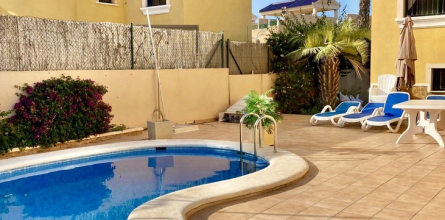 Townhouse Villamartin, Alicante, Spain 3 bedrooms,  No. 125480