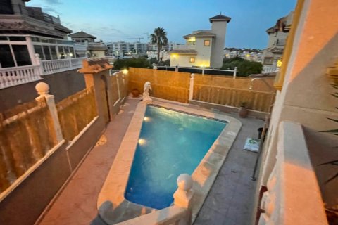 Kaupunkipientalo myytävänä Alicante, Espanja, 3 makuuhuonetta, 84 m2 No. 125479 - kuva 3