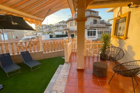 Kaupunkipientalo myytävänä Alicante, Espanja, 3 makuuhuonetta, 84 m2 No. 125479 - kuva 10