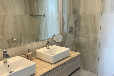Продажа квартиры в Бенидорм, Аликанте, Испания 2 спальни, 105м2 №122601 - фото 12