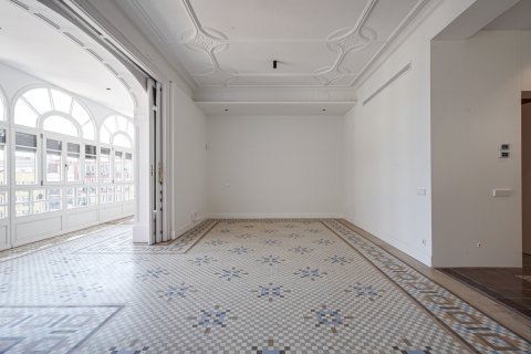 Apartment for sale Barcelona, Spain 3 bedrooms, 172 sq.m. No. 130294 - photo 2