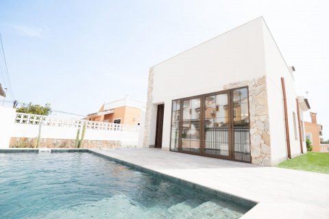 Villa for sale Punta Prima, Alicante, Spain 3 bedrooms, 100 sq.m. No. 128628 - photo 1