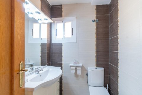 Huvila myytävänä Torrevieja, Alicante, Espanja, 4 makuuhuonetta, 208 m2 No. 125489 - kuva 30