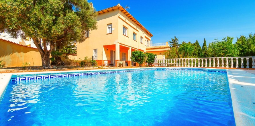 Huvila Torrevieja, Alicante, Espanja 4 makuuhuonetta, 208 m2 No. 125489