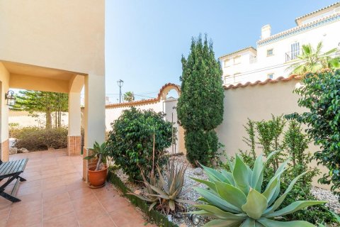 Huvila myytävänä Torrevieja, Alicante, Espanja, 4 makuuhuonetta, 208 m2 No. 125489 - kuva 6