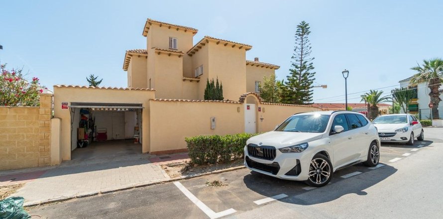 Villa i Torrevieja, Alicante, Spanien 4 sovrum, 155 kvm. Nr. 125489