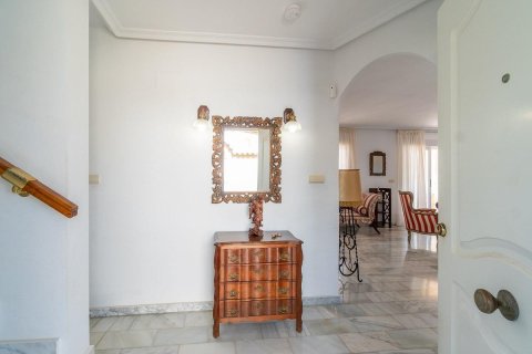 Huvila myytävänä Torrevieja, Alicante, Espanja, 4 makuuhuonetta, 208 m2 No. 125489 - kuva 9