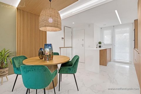 Продажа квартиры в Пунта Прима, Аликанте, Испания 2 спальни, 74м2 №121913 - фото 3