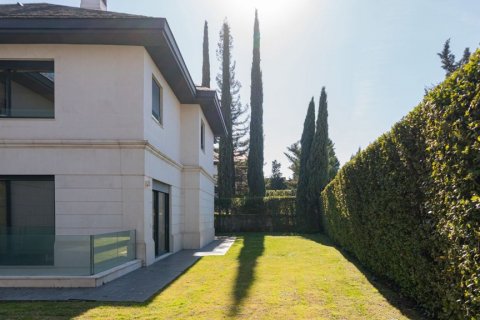 Villa en venta Madrid, España 6 dormitorios, 847 m2 No. 120547 - foto 1