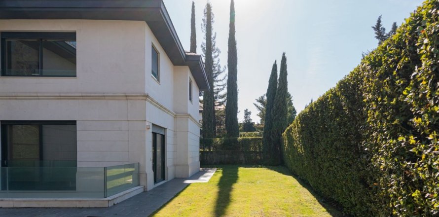 Villa Madrid, España 6 dormitorios, 847 m2 No. 120547
