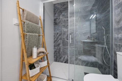 Huoneisto myytävänä San Miguel de Salinas, Alicante, Espanja, 2 makuuhuonetta, 70 m2 No. 124926 - kuva 18