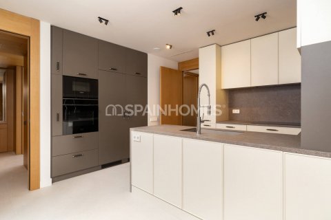 Apartment for sale Barcelona, Spain 4 bedrooms, 152 sq.m. No. 120600 - photo 4
