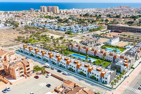 Bungalow for sale Torrevieja, Alicante, Spain 2 bedrooms, 78 sq.m. No. 128387 - photo 3