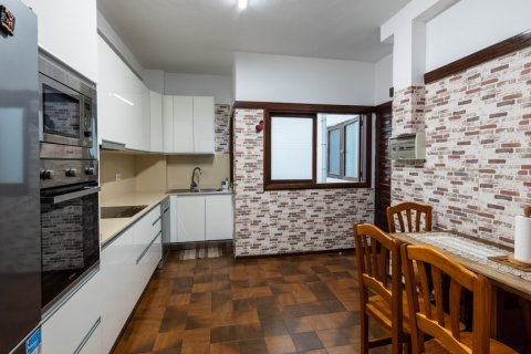 Продажа квартиры в Лас-Пальмас-де-Гран-Канария, Гран-Канария, Испания 4 спальни, 130.5м2 №121642 - фото 9