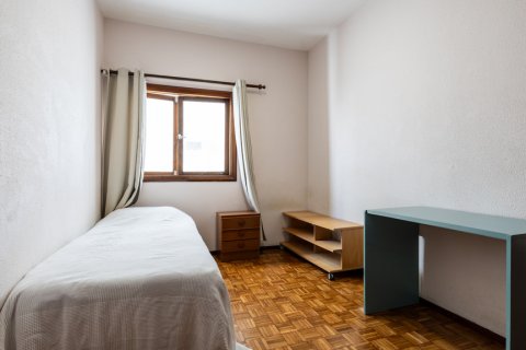 Продажа квартиры в Лас-Пальмас-де-Гран-Канария, Гран-Канария, Испания 4 спальни, 130.5м2 №121642 - фото 8