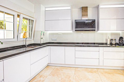 Villa till salu La Zenia, Alicante, Spanien 4 sovrum, 185 kvm. Nr. 126973 - foto 10