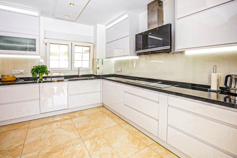 Villa till salu La Zenia, Alicante, Spanien 4 sovrum, 185 kvm. Nr. 126973 - foto 9