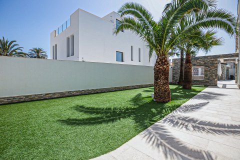 Villa till salu La Zenia, Alicante, Spanien 4 sovrum, 185 kvm. Nr. 126973 - foto 17