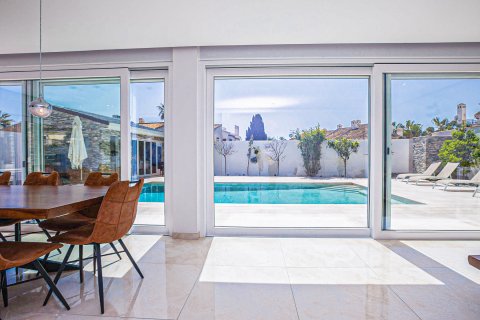 Villa till salu La Zenia, Alicante, Spanien 4 sovrum, 185 kvm. Nr. 126973 - foto 13