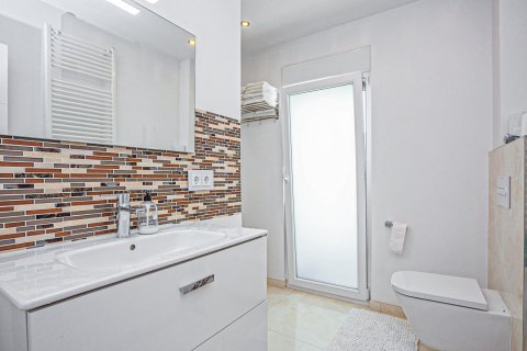 Villa till salu La Zenia, Alicante, Spanien 4 sovrum, 185 kvm. Nr. 126973 - foto 19