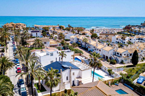 Villa till salu La Zenia, Alicante, Spanien 4 sovrum, 185 kvm. Nr. 126973 - foto 1