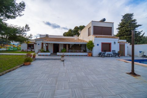 Villa for sale Cabo Roig, Alicante, Spain 9 bedrooms, 230 sq.m. No. 126974 - photo 1